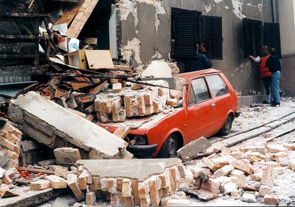 Nacionalni_automobil_Yugo_1999