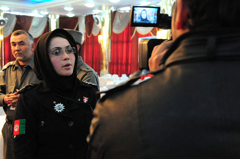 800px-Interview_of_Zainab_-_female_member_of_the_Afghan_National_Police