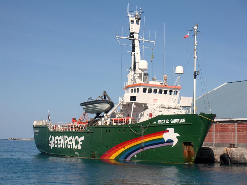 MV_Arctic_Sunrise_docked_in_Nassau